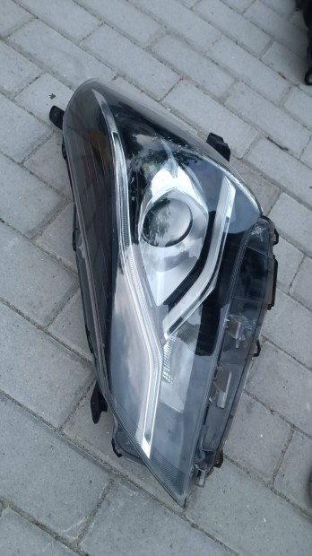 Toyota Yaris 3 facelift 2020 LED bal első lámpa fényszóró gyári