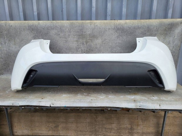 Toyota Yaris 4 hátsó lökhárító fehér