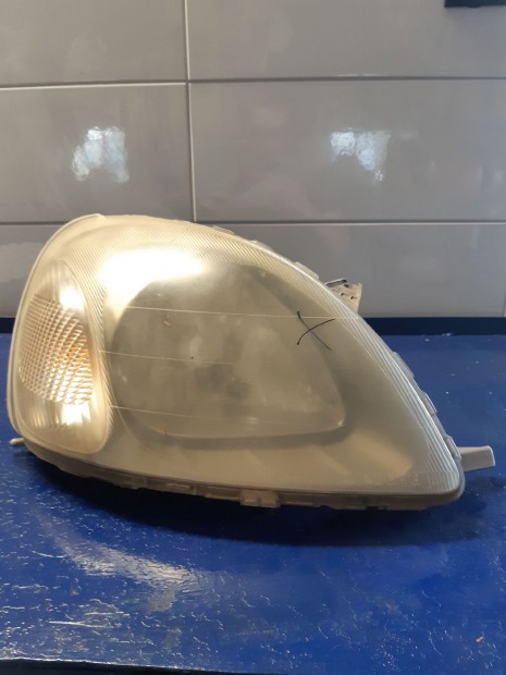Toyota Yaris 98-05 Jobb Első Lámpa / Fényszóró