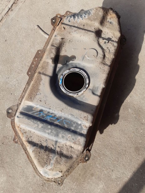 Toyota Yaris 98-05 Üzemanyag Tank