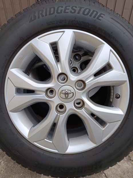 Toyota Yaris Cross alufelni garnitra 16"