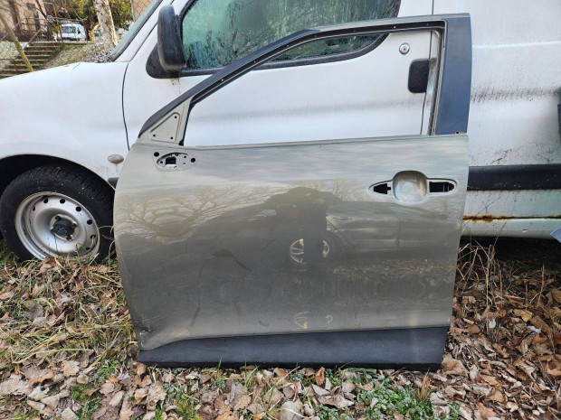 Toyota Yaris Cross bal első ajtó