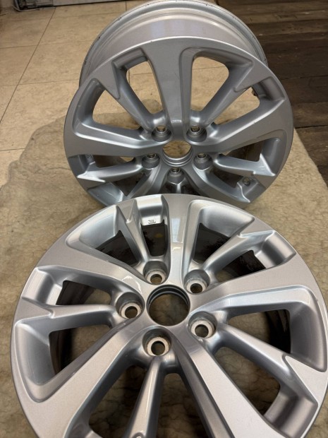 Toyota Yaris Cross felni 16"-os