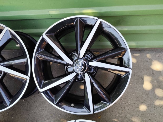 Toyota Yaris Cross gyri alufelni 5x114,3 17"