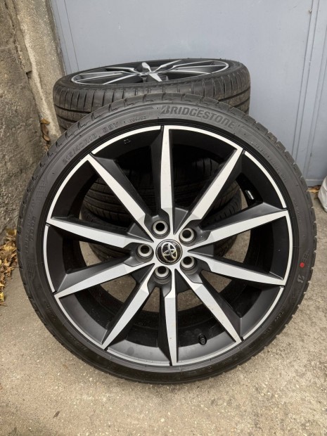 Toyota Yaris GR sport felni elad