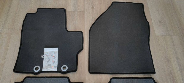 Toyota Yaris Gyri szvet sznyeg garnitra 06/2020-