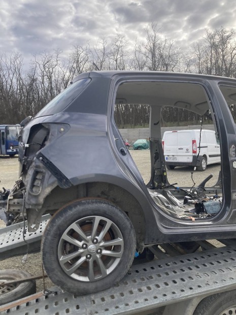 Toyota Yaris III.Ötajtós bontott alkatrészei (2015-20)