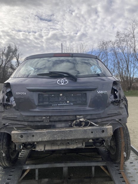 Toyota Yaris III. Komplett csomagtrajt (2015-20)
