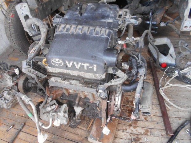 Toyota Yaris II 1.3 benzines komplett motor (2SZ, 1298ccm)