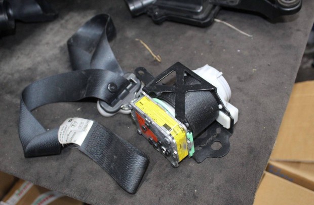 Toyota Yaris II 2006-2011 bal első biztonsági öv 73220-0D120