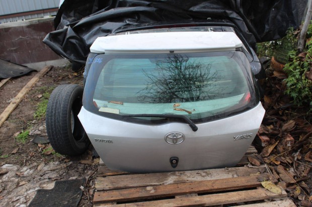 Toyota Yaris II Csmagtérajtó komplett, szélvédővel (286)