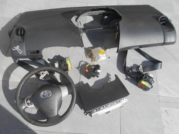 Toyota Yaris II (2005-2010) lgzsk szett trdlgzsk 110.e helyett