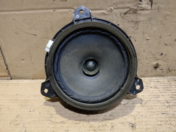 Toyota Yaris II. 2006-2011 Jobb hátsó Hangszóró 86160-0D190