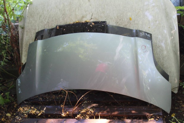 Toyota Yaris II. 2006-2011 motorháztető (9)