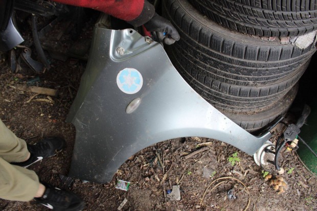 Toyota Yaris II bal első sárvédő