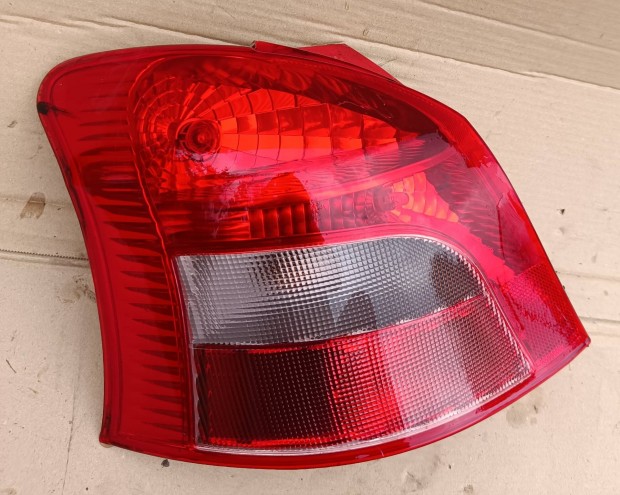 Toyota Yaris II hátsó lámpa