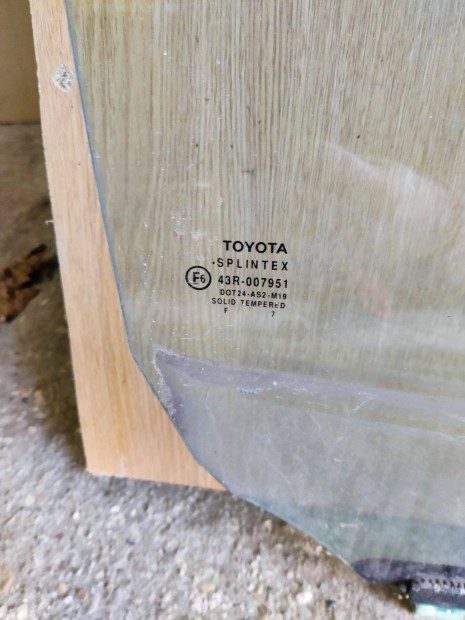 Toyota Yaris II jobb els ajt veg