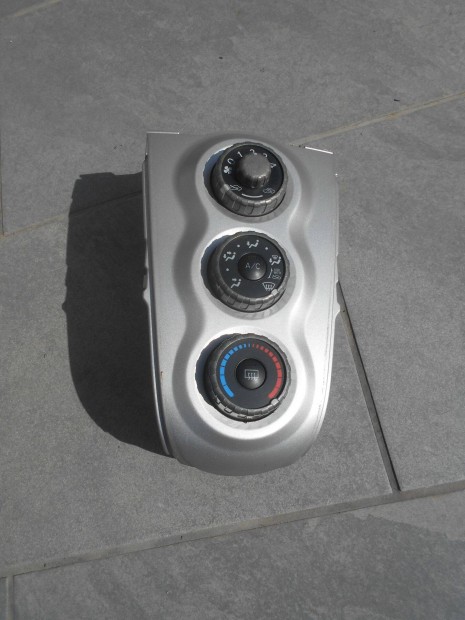 Toyota Yaris II klma kapcsol ftskapcsol