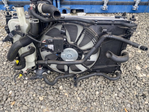 Toyota Yaris IV ,2021 hibrid hűtő szett