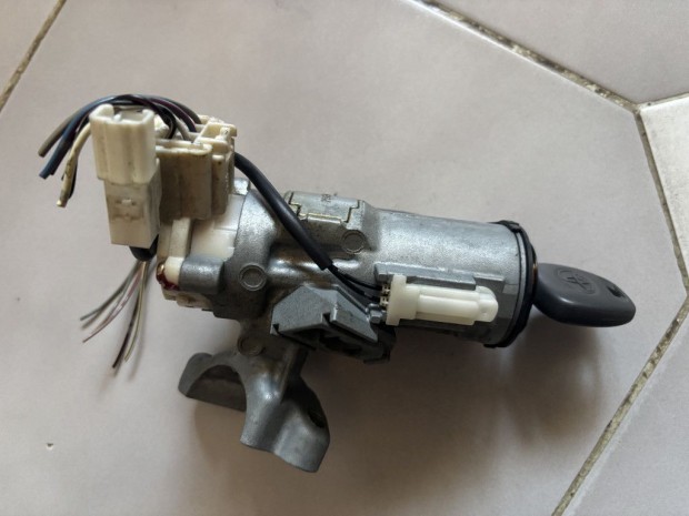Toyota Yaris I, Celica gyújtáskapcsoló 89783-52010