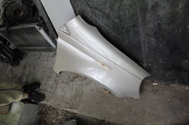 Toyota Yaris I jobb első sárvédő
