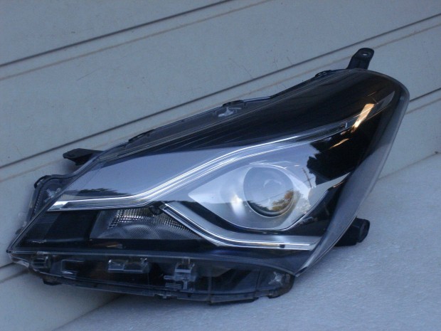 Toyota Yaris Led Menetfnyes Bal Fnyszr 2021-tl Hibtlan