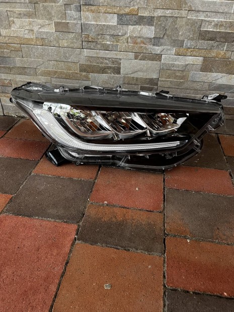 Toyota Yaris MK4 2021 Fényszóró Teljes LED Vezetőoldali O/S Jobb
