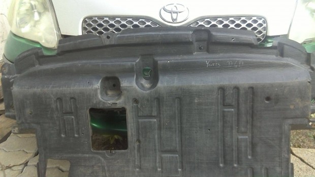 Toyota Yaris als motorburkolat Budattnyben felszerelhet 2006