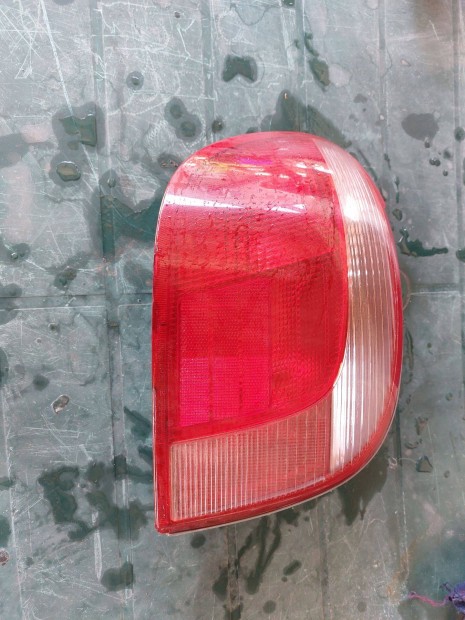 Toyota Yaris bal hátsó lámpa
