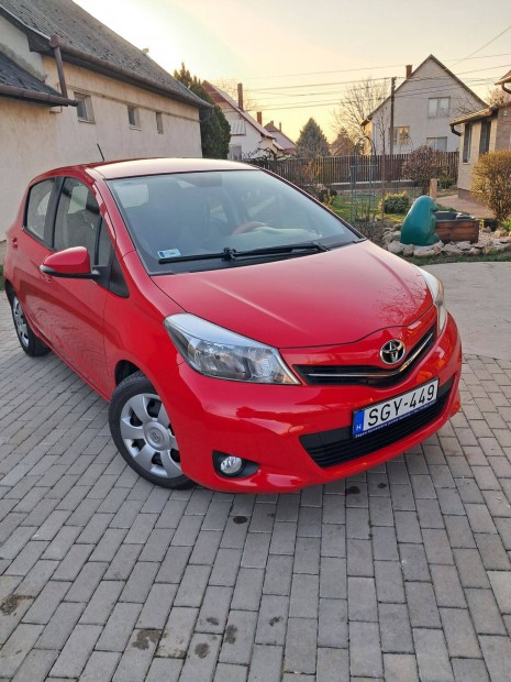Toyota Yaris elad�