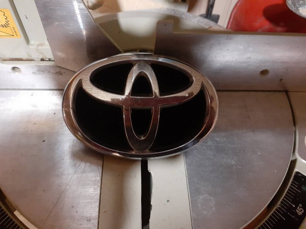 Toyota Yaris embl�ma 