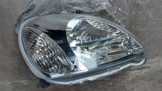 Toyota Yaris faceliftes l�mpa 2003-2005, �ll�that� motor n�lk�l