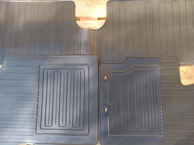 Toyota Yaris gumisznyeg garnitra