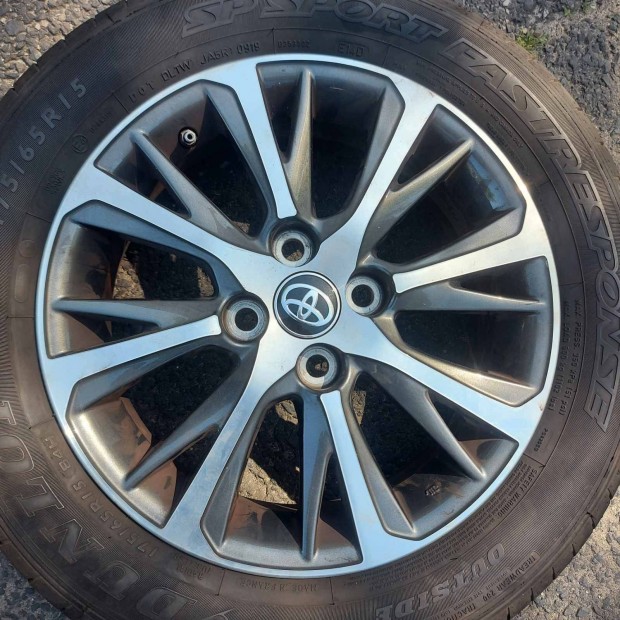 Toyota Yaris gyári 15" / 4x100 alufelni gumival
