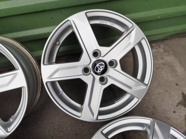 Toyota Yaris gyri alufelni 4x100 15"