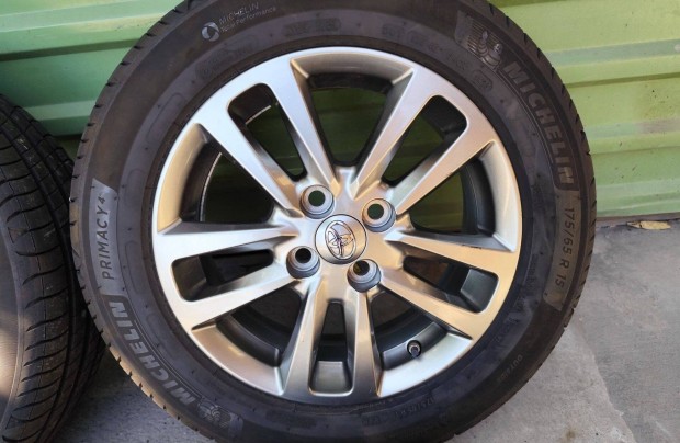 Toyota Yaris gyri alufelni 4x100 15"