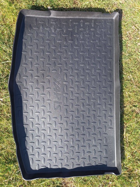 Toyota Yaris gy�ri csomagt�rt�lca elad�