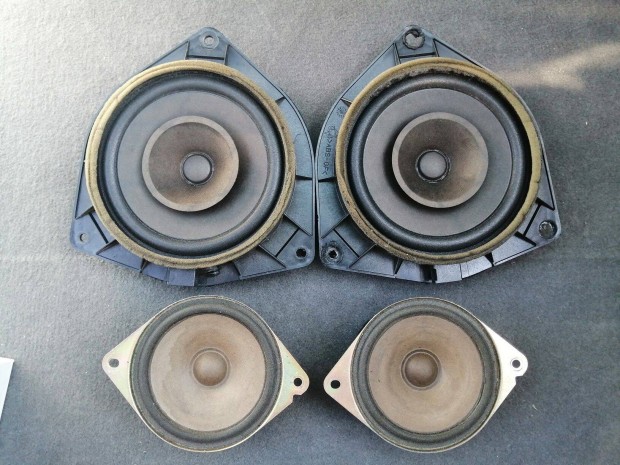 Toyota Yaris gyári hangszórók párok 10 és 13 cm