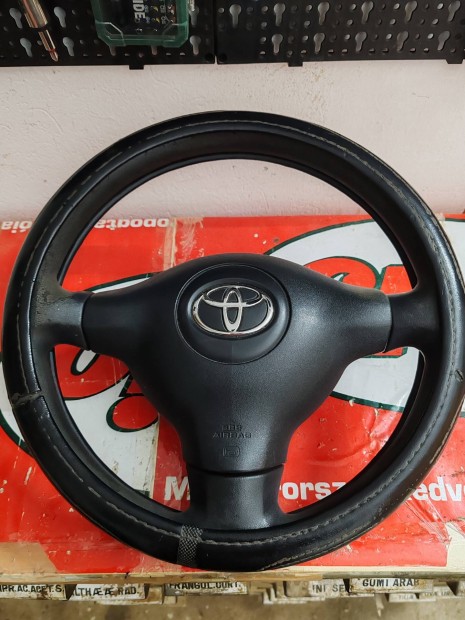 Toyota Yaris l es kormny 