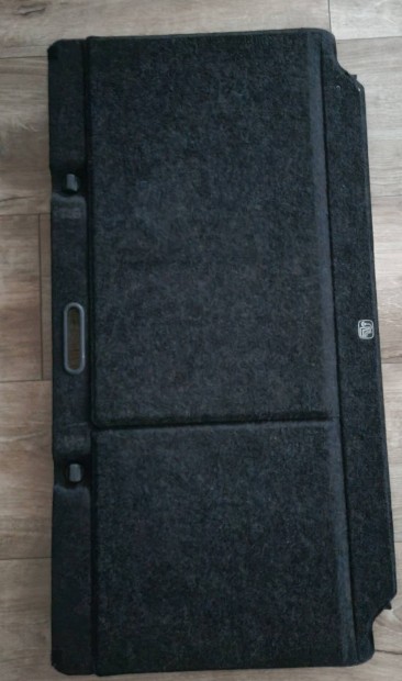 Toyota Yaris ll csomagt�r k�rpit 