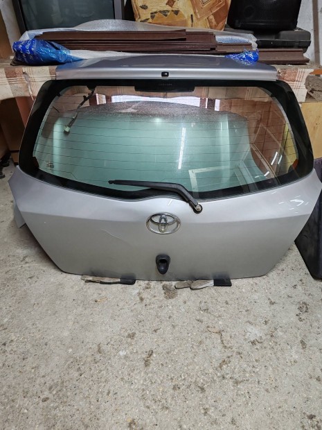 Toyota Yaris ll-es csomagtér ajtó, és motorháztető