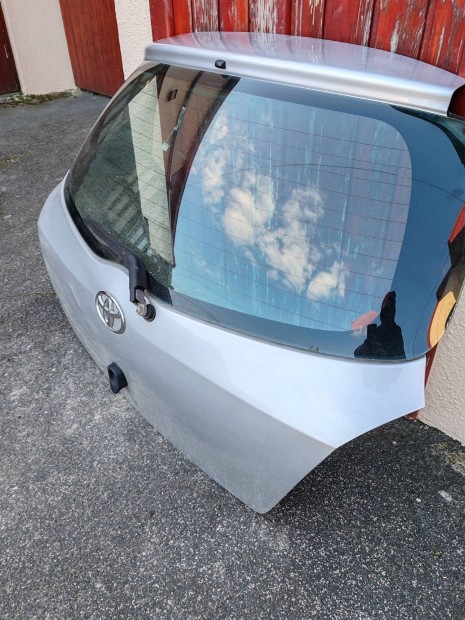 Toyota Yaris ll-es csomagtr ajt s motorhztet 