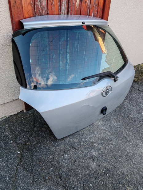 Toyota Yaris ll-es csomagtér ajtó és motorháztető