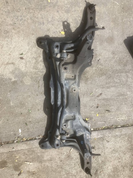 Toyota Yaris motortartó bölcső segédkeret