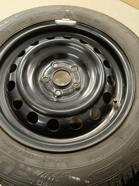 Toyota Yaris t�liker�k szett, 2020-t�l sz�ri�khoz elad�