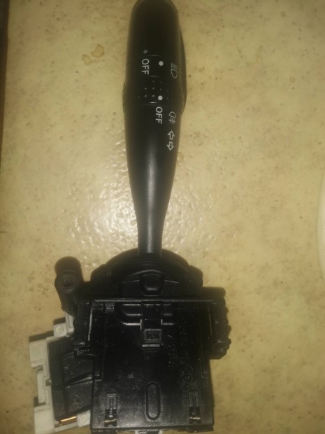 Toyota Yaris vilgts kapcsol elad. 