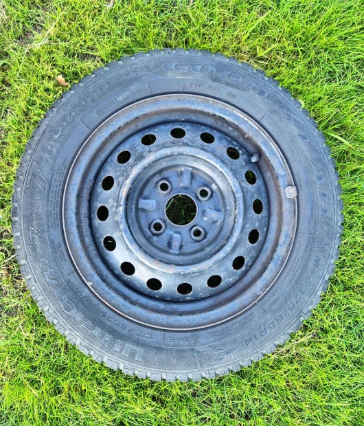 Toyota Yarisra Barum nyárigumik Goodyear téligumik felnin 175/65,R14,