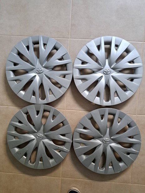 Toyota, 15", gyári dísztárcsa-szett