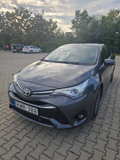 Toyota (J) Avensis 2.0 D-4D Executive