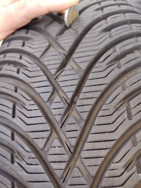 Toyota alufelni 17" gyári szenzorokkal, Kleber téli gumival